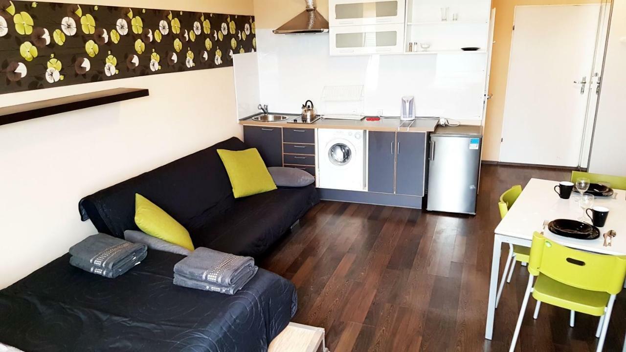 Walk Distance To Mokotow Business Park Apartment Warsaw Exterior photo